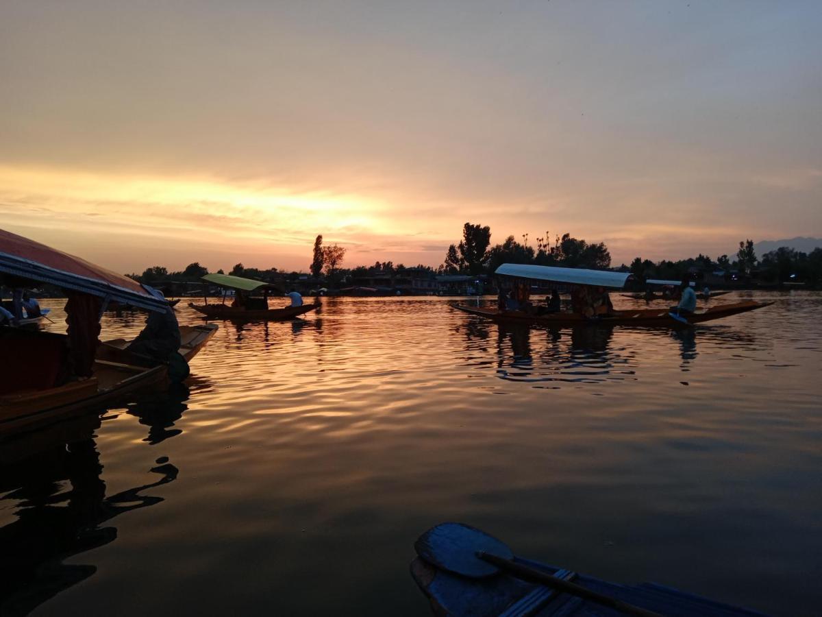 Goona Palace Houseboats Srīnagar 外观 照片