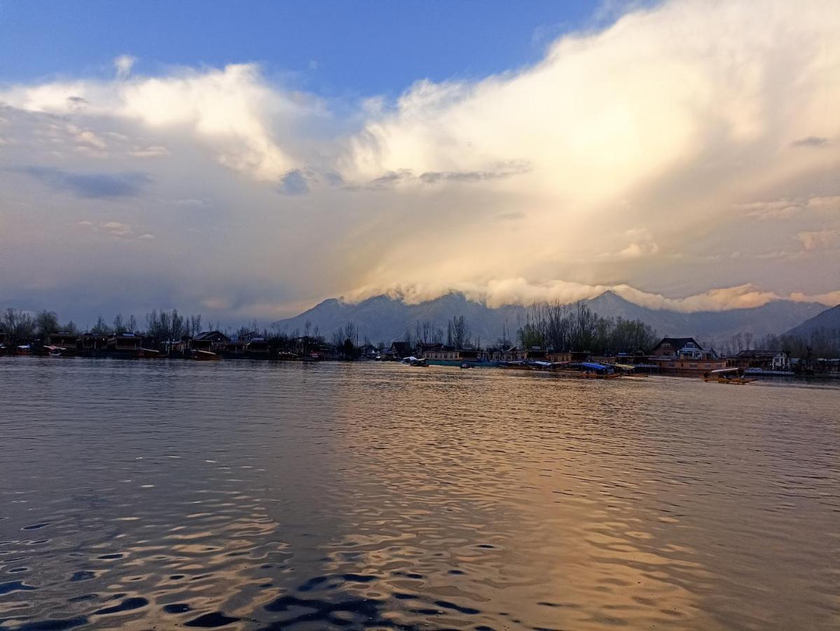 Goona Palace Houseboats Srīnagar 外观 照片