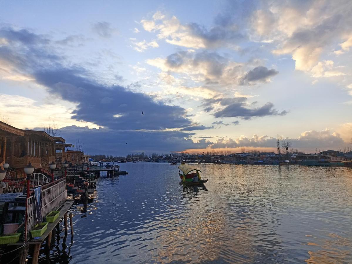 Goona Palace Houseboats Srīnagar 外观 照片