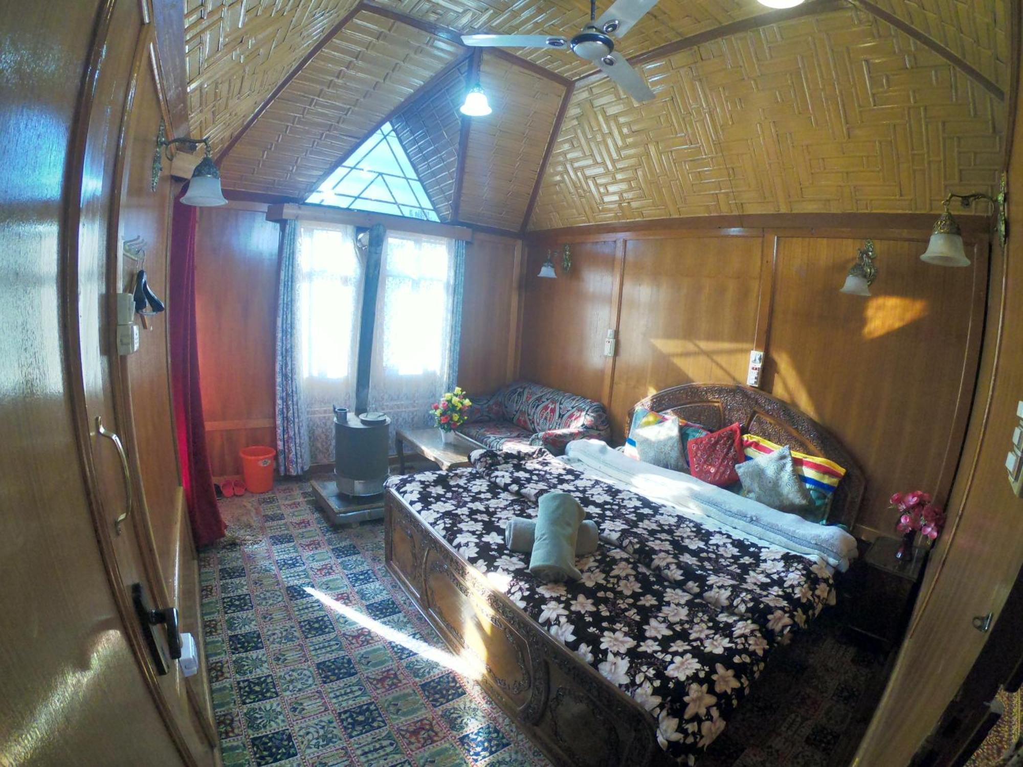 Goona Palace Houseboats Srīnagar 外观 照片