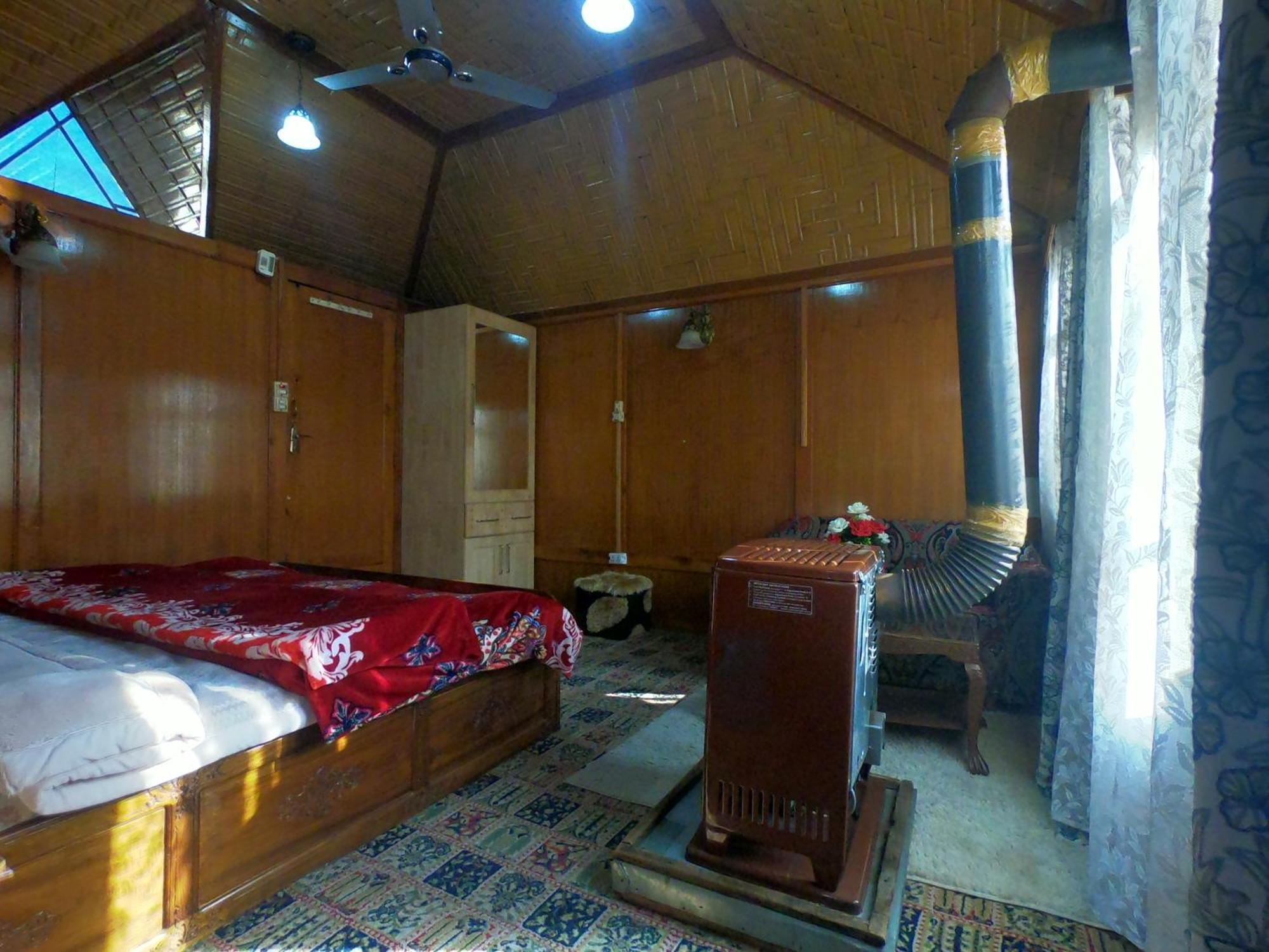 Goona Palace Houseboats Srīnagar 外观 照片