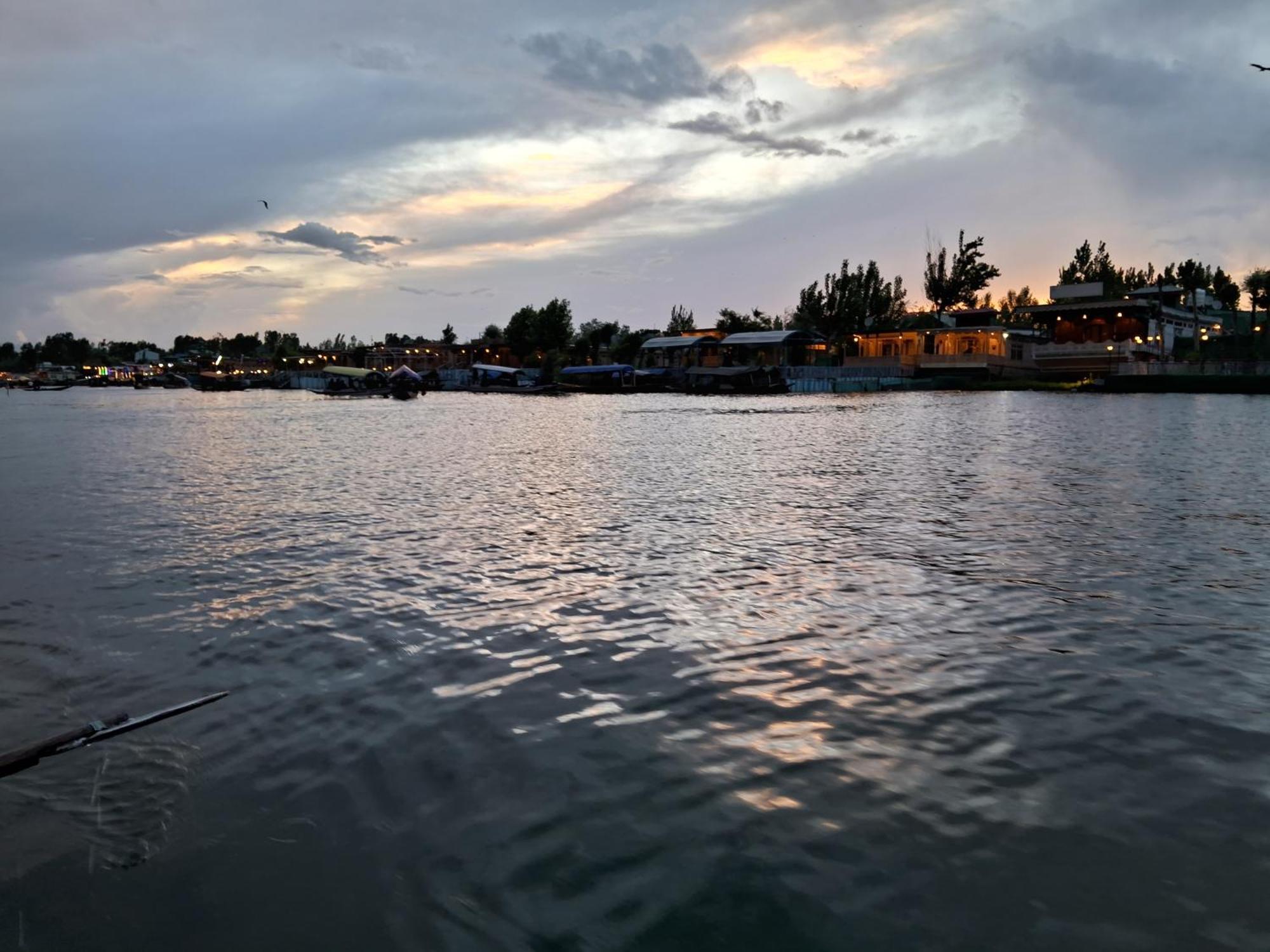 Goona Palace Houseboats Srīnagar 外观 照片
