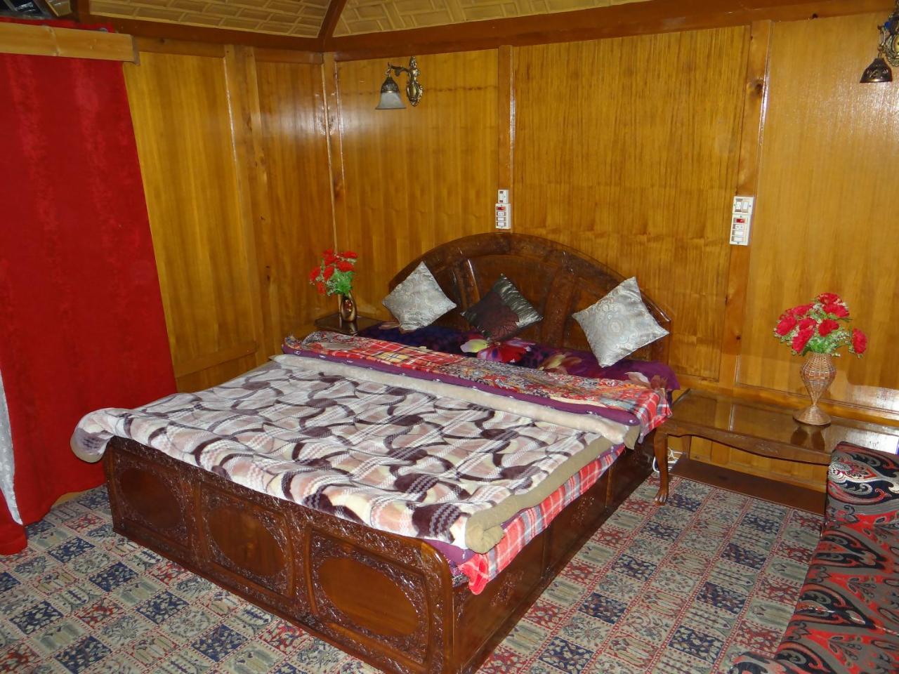 Goona Palace Houseboats Srīnagar 外观 照片