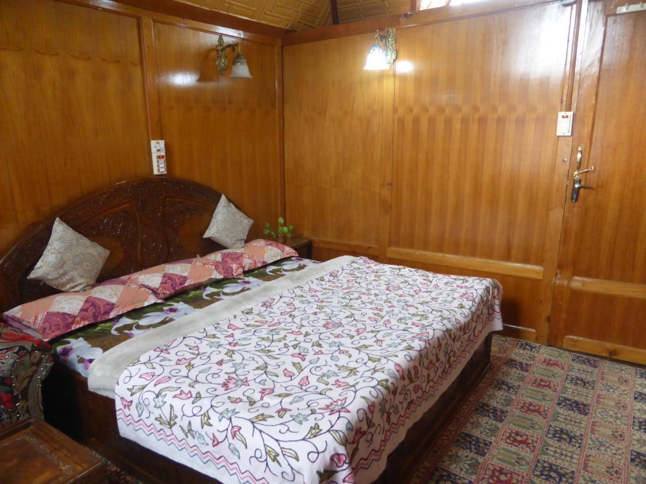Goona Palace Houseboats Srīnagar 外观 照片
